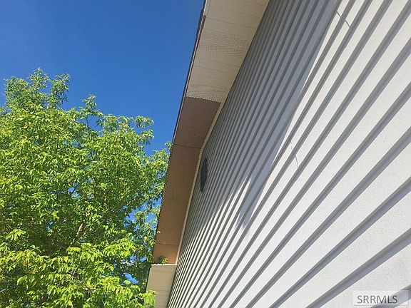 3rd image of 3880 Henderson Ln