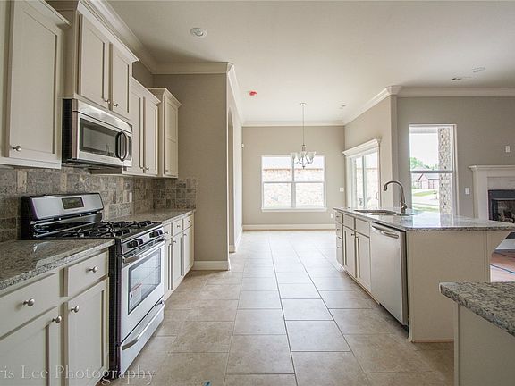 5th image of 1750 Monarch Ave