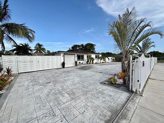 3rd image of 27025 SW 142nd Ct