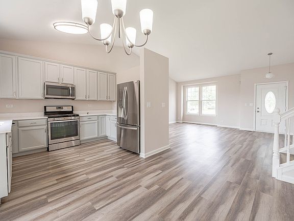 5th image of 636 Hamilton Ln
