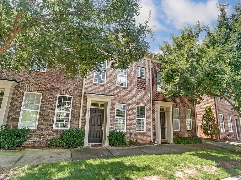 9519 Longstone Ln — Photo 37