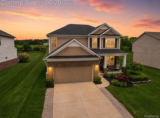 57896 Cider Mill Dr, New Hudson, MI 48165