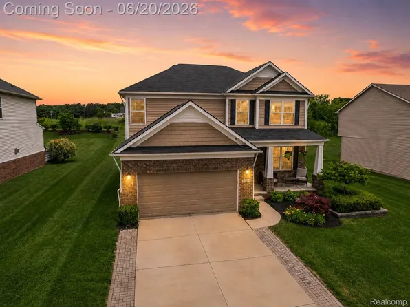 57896 Cider Mill Dr, New Hudson, MI 48165