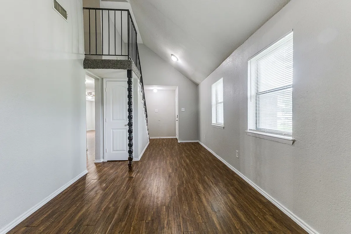 Building Photo - 12129 Spring Branch Dr