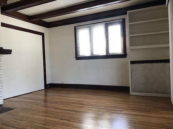 Beams, Bookshelf, Closet