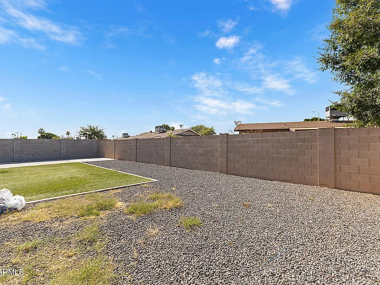 4716 W Christy Dr — Photo 43