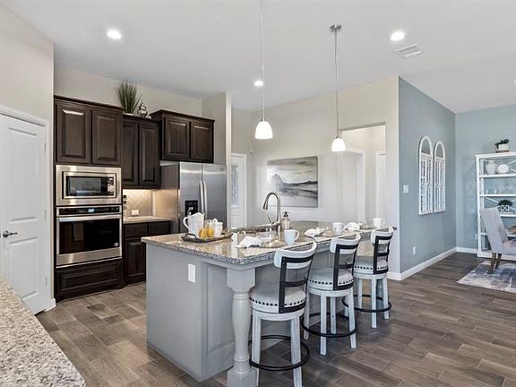 Home images & Floor Plans are for illustration purposes only & may vary from actual home.