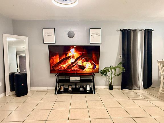 4th image of 190 Abalone Road NW