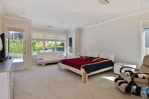 4th image of 255 Rosemont Ct