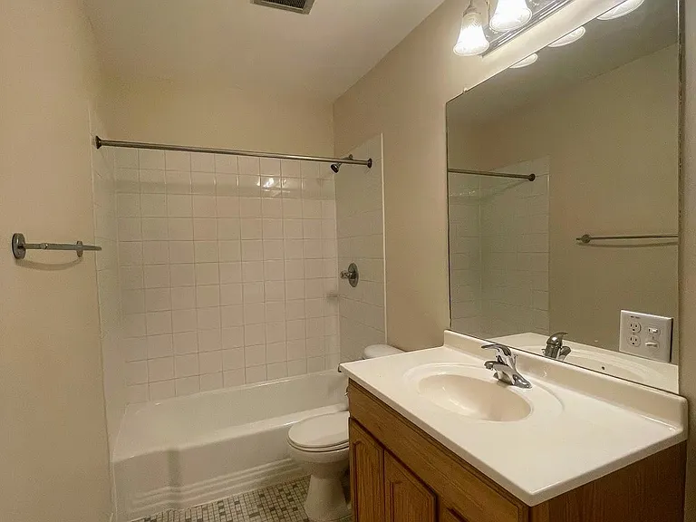 425 University Ave SE #307 — Photo 10