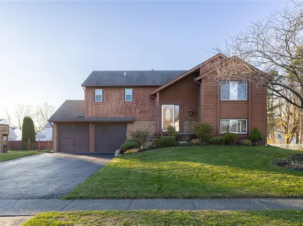 22 Springbrook Cir, Rochester, NY 14606