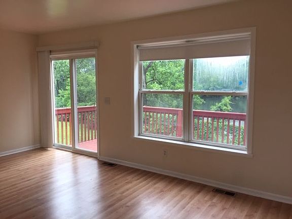 5th image of 96 E Montcalm St