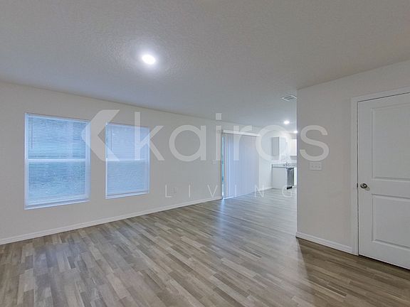 3rd image of 652 E Vercelli Ln