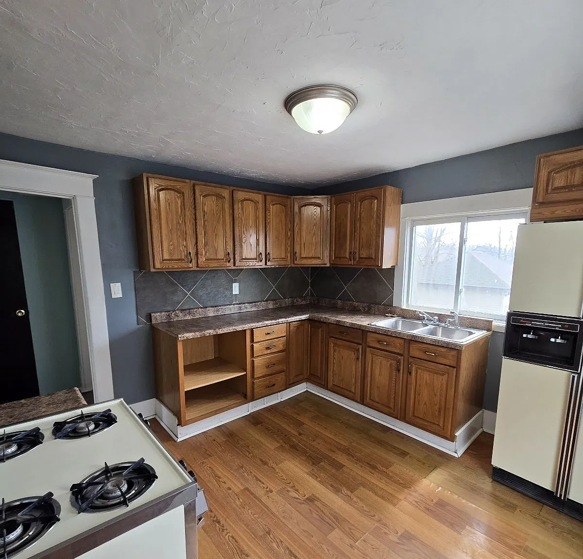 2 bed, 1.0 bath, $1,100 — Photo 4