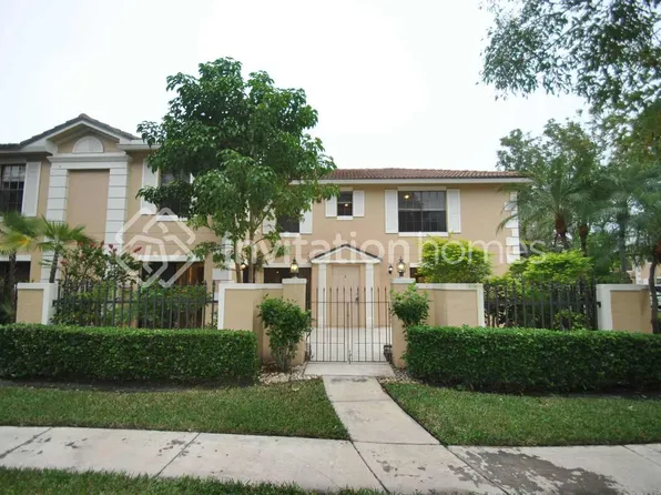 355 Prestwick Cir APT 3, Palm Beach Gardens, FL 33418