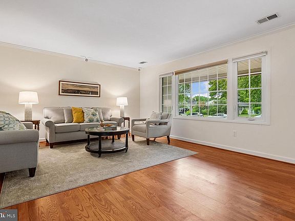 4th image of 7223 Wickford Dr