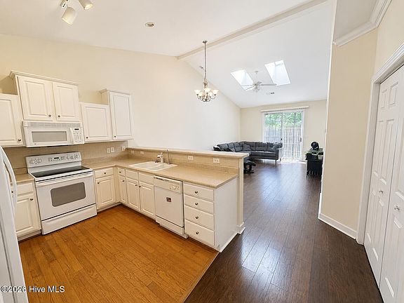5th image of 5006 Carleton Drive Unit 148