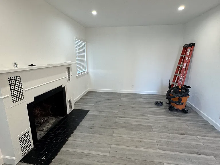 13831 Manor Dr — Photo 3