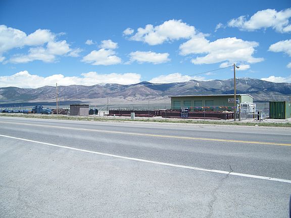 3rd image of 930 N Hwy 93