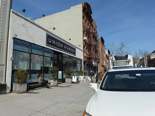 Rented by Compass | media 10