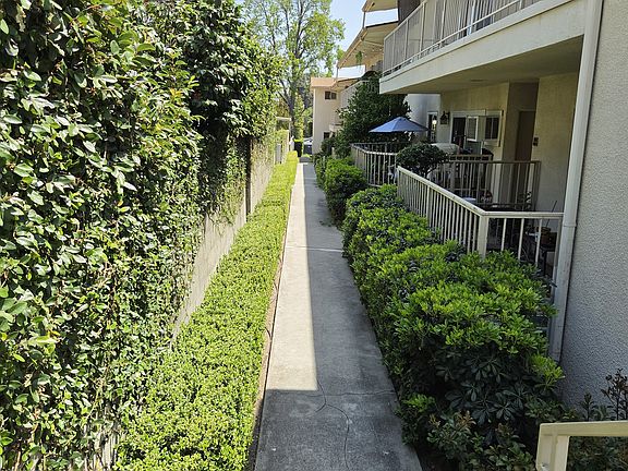 2nd image of 595 W Sierra Madre Blvd #L