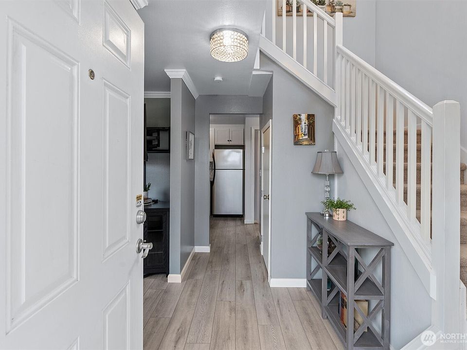 1st image of 304 29th Street SE #101