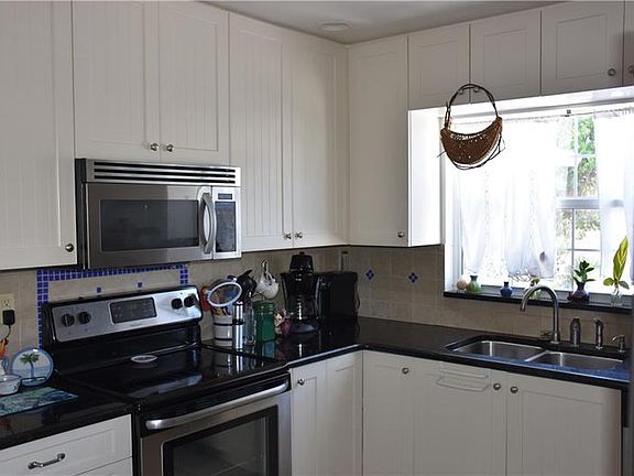 2nd image of 5393 Avenida Del Mare