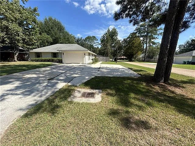 3 bed, 2.0 bath, 2020 sqft, $2,300 — Photo 4