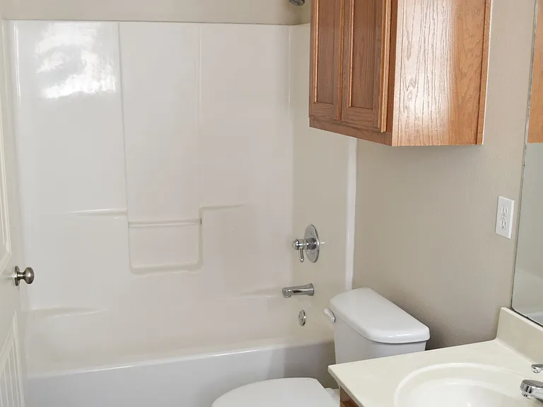 Sydney Court Townhomes — Photo 11