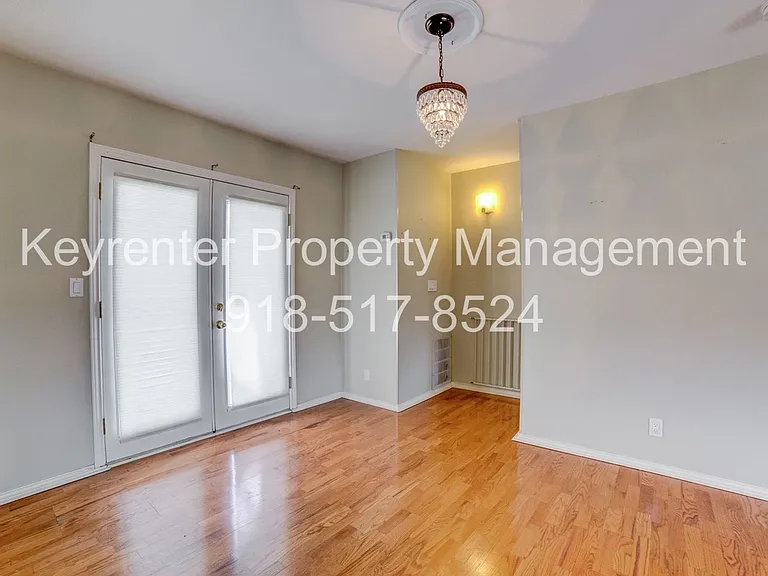 1303 S Lawton Ave #E — Photo 6
