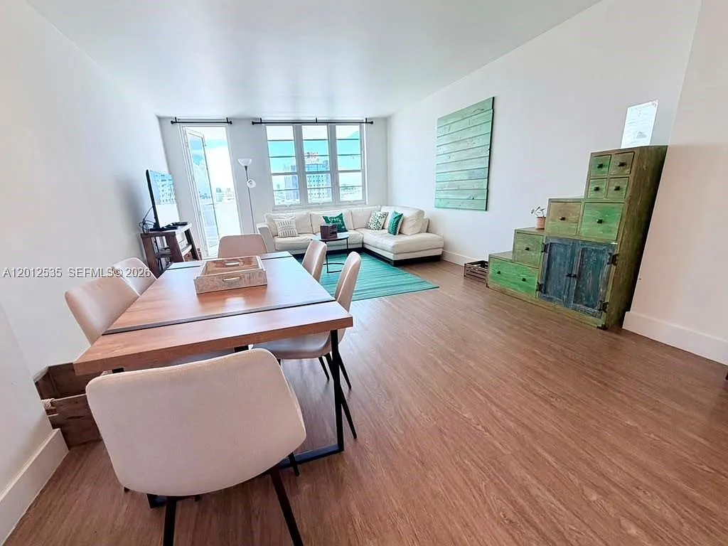 The Decoplage Condo — Photo 4