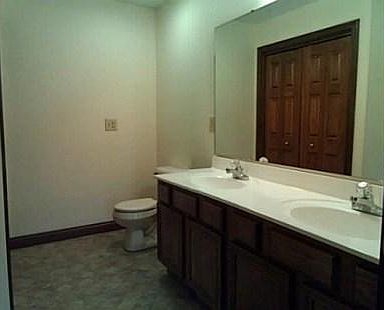 4th image of 1850 Willow Lakes Dr