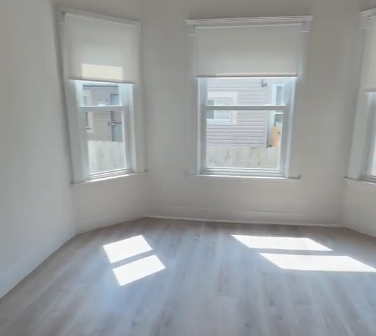 3 bed, 902 sqft, $1,600 — Photo 1
