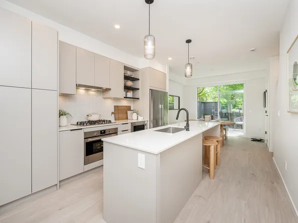 921 Grant St #130, Coquitlam, BC V3J 0S2