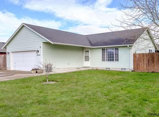 460 N 10th St, Harrisburg, OR 97446