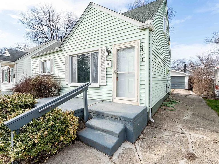 14921 Myola Ave — Photo 3