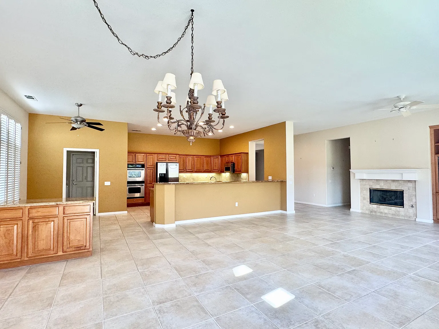 2 bed, 2.5 bath, 2473 sqft, $3,550 — Photo 2