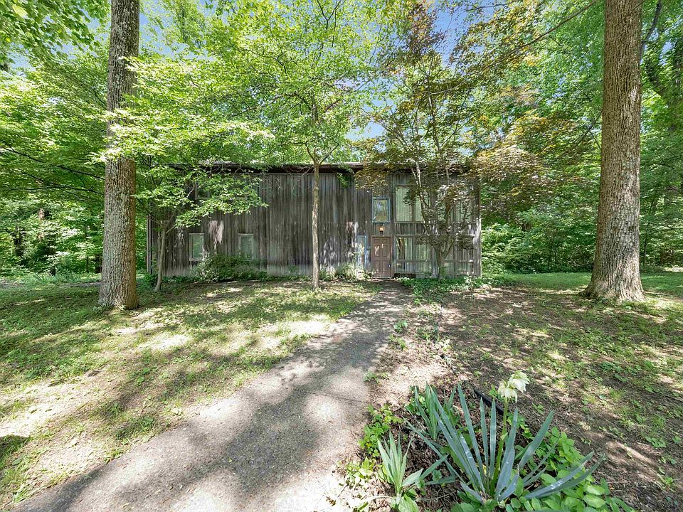 1st image of 890 Sycamore Lake Dr