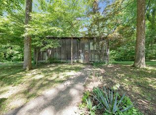 890 Sycamore Lake Dr, Evansville, IN 47712