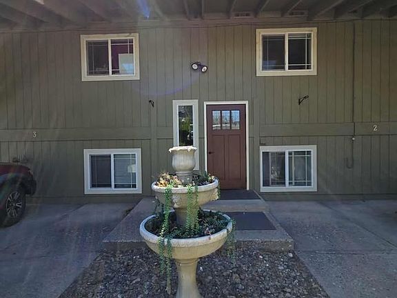 4th image of 939 N Baker Ave APT 1