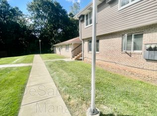 601 Lunar Ln, Coraopolis, PA 15108