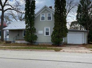 416 2nd St, Oconto, WI 54153