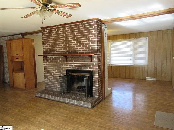 3rd image of 115 Elizabeth Dr