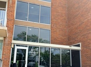 2211 S Highland Ave APT 6D, Lombard, IL 60148