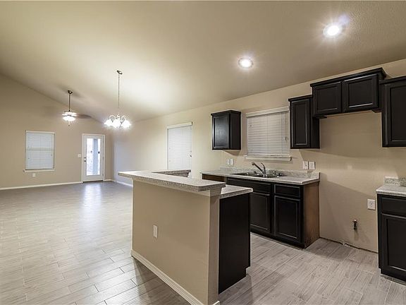 3rd image of 5924 Cocobolo St
