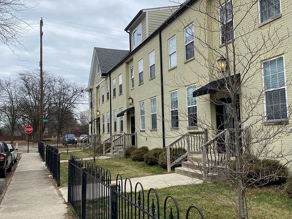 66 Douglass St #104