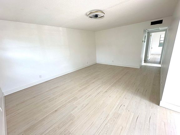 4th image of 121 Sheffield F #F