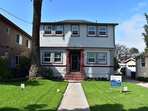 2nd image of 918 10th St APT 1