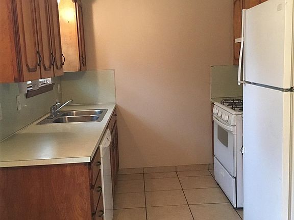 4th image of 2209 S 120th Ave E