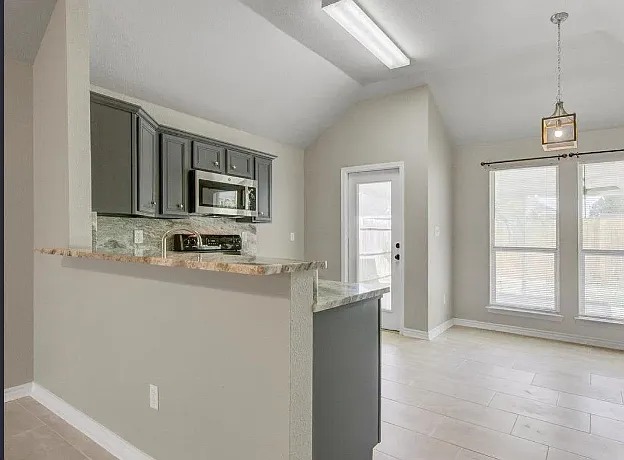 5780 Shadowbend Cir S — Photo 3